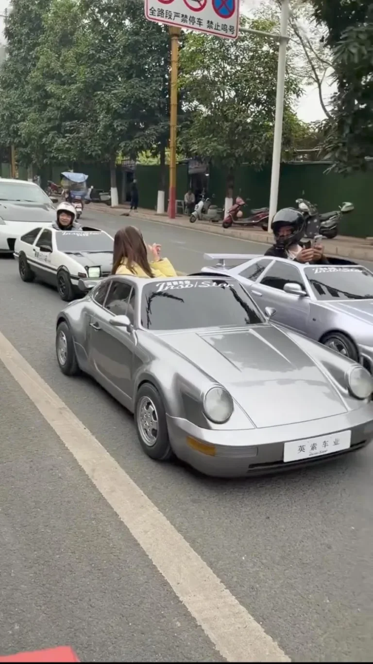 Silver 911 replica on the move