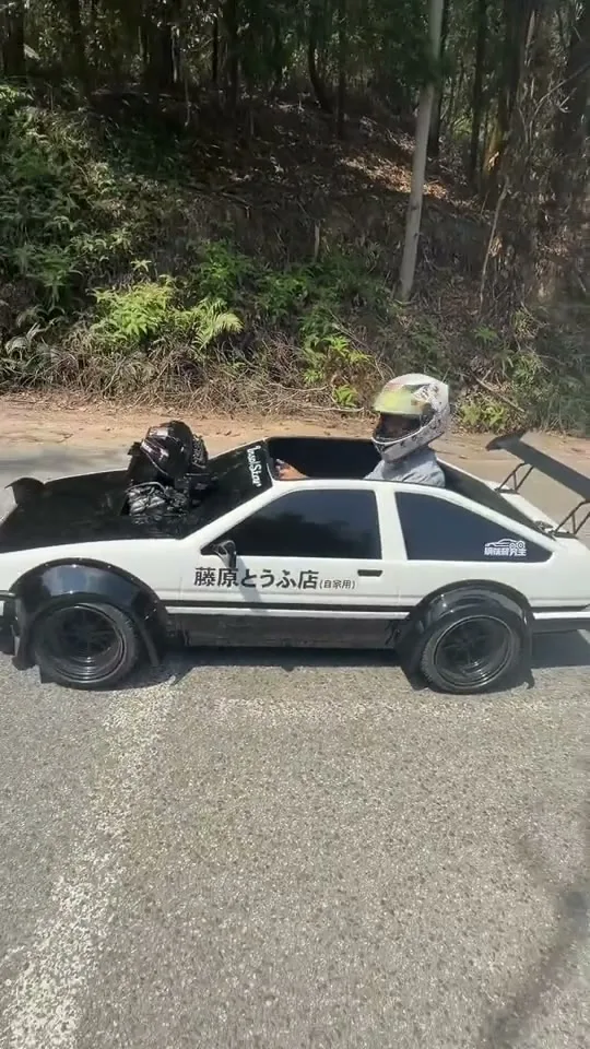 Mini sports car replica go kart in action, performance clip 05
